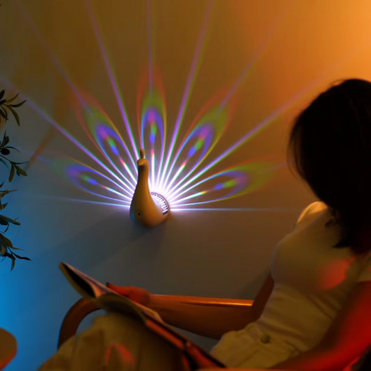 Lampe Paon Magique 🦚✨ | Projection LED 7 Couleurs – Tactile & Rechargeable